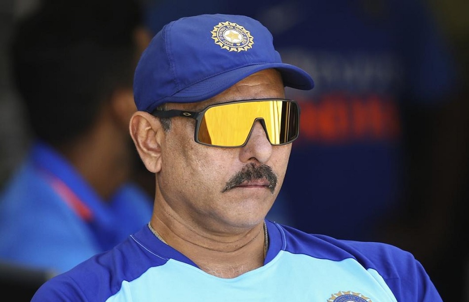 साहा की तारीफ शास्त्री को पड़ी भारी, लोगों ने लगा दी क्लास, पूछा-तो धोनी बेस्ट नहीं? 