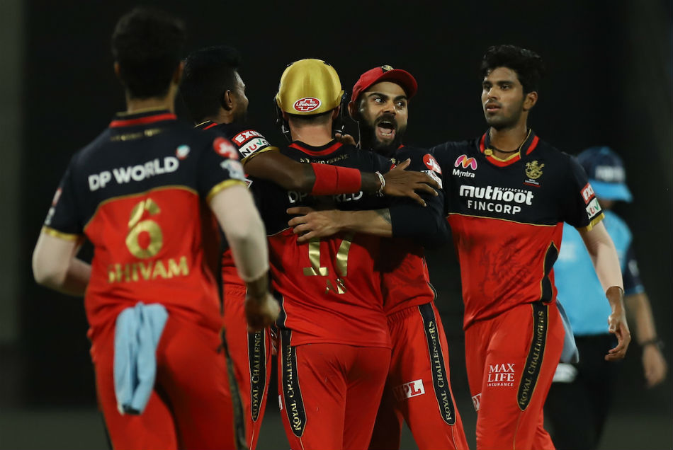 RCB vs KKR: आरसीबी की गेंदबाजी के सामने कोलकाता की बल्लेबाजी पस्त, 82 रनों से जीता मैच