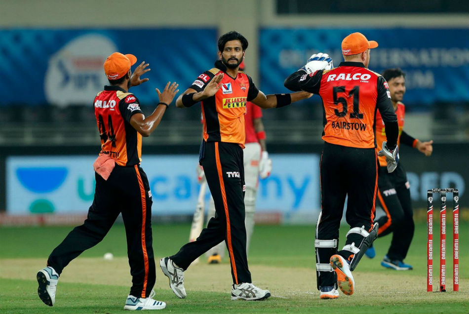 SRH vs KXIP: दुबई के मैदान पर जानें क्यों काली पट्टी बांधकर उतरे हैदराबाद के खिलाड़ी