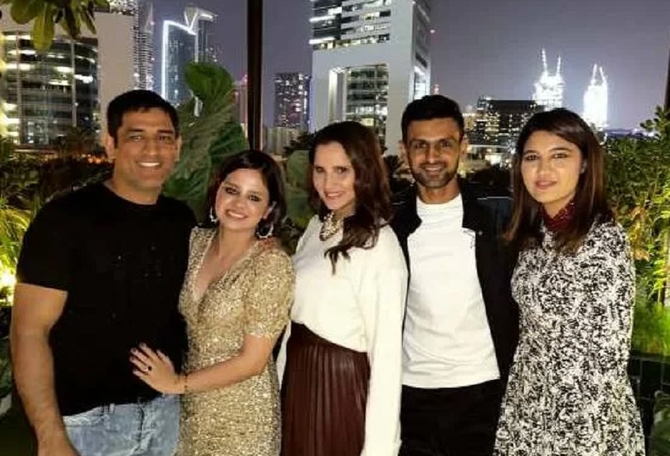 परिवार समेत मिले मिले एमएस धोनी और सानिया मिर्जा, साथ मिलकर मनाया साक्षी का बर्थडे