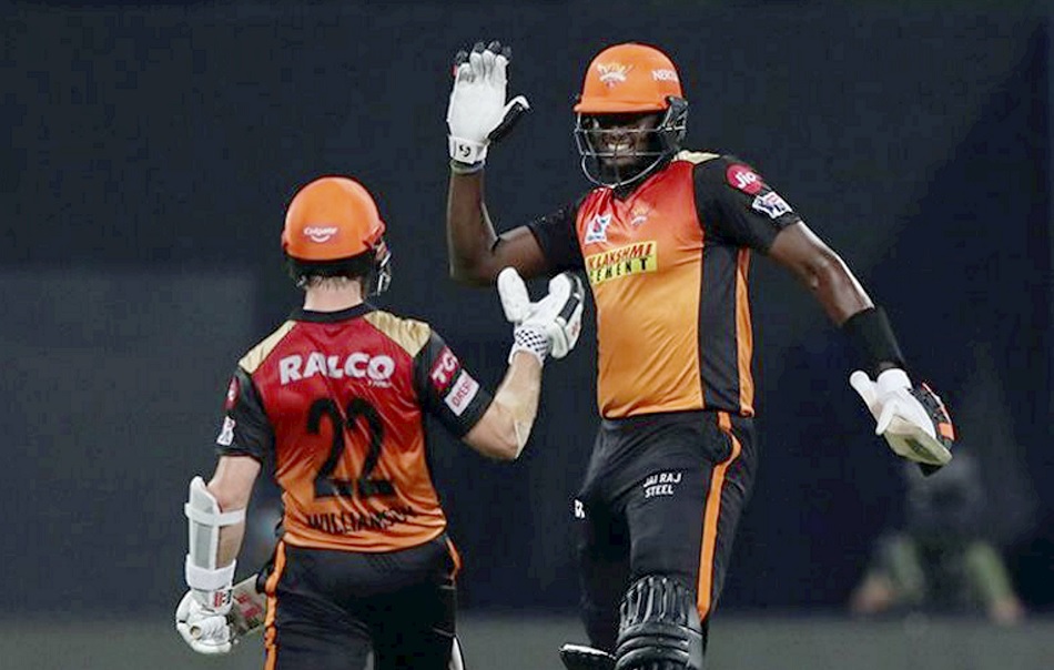 IPL 2020: एलिमिनेटर में जीतने के बाद वार्नर ने इस खिलाड़ी को बताया SRH का बैंकर