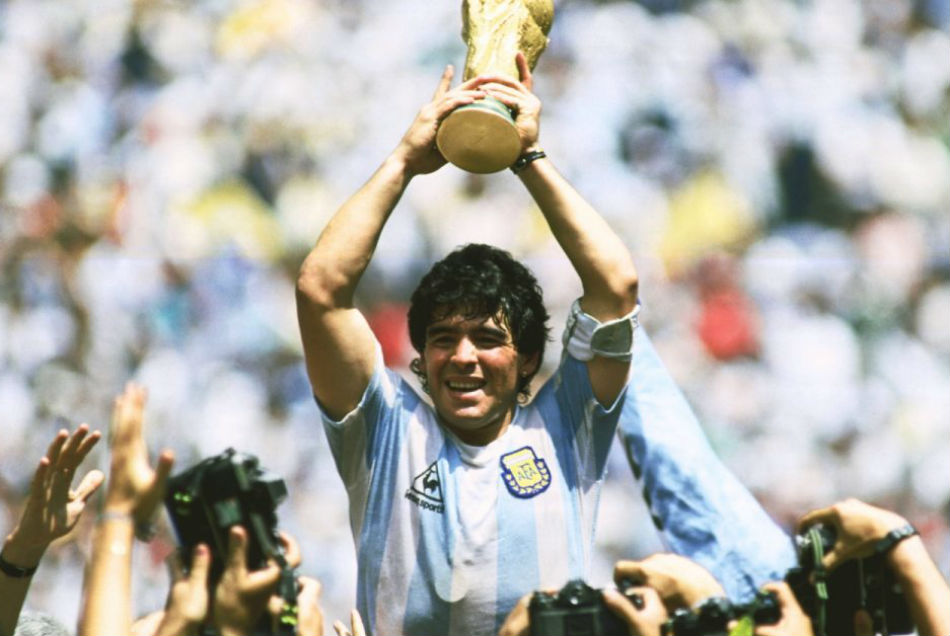 नहीं रहे अर्जेंटीना के दिग्गज फुटबॉलर डिएगो माराडोना, हार्ट अटैक ने ली जान