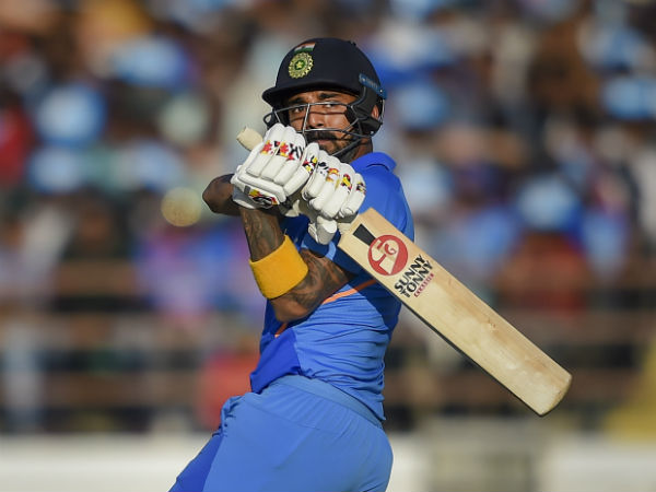 1. केएल राहुल (विकेटकीपर )