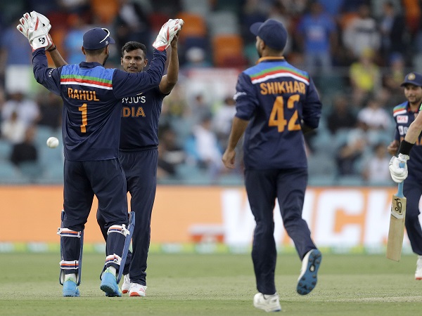 ओपनिंग में राहुल को शिखर धवन के साथ देखा जा सकता है