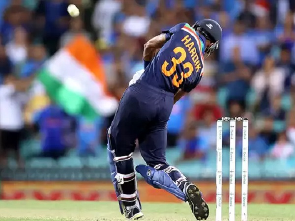 3. हार्दिक पांड्या (6 छक्के)