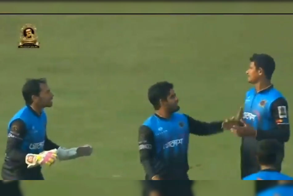 T20: मैच के दौरान मुश्फिकुर रहीम ने खोया आपा, अपने ही साथी खिलाड़ी को घूंसा मारने बढ़े