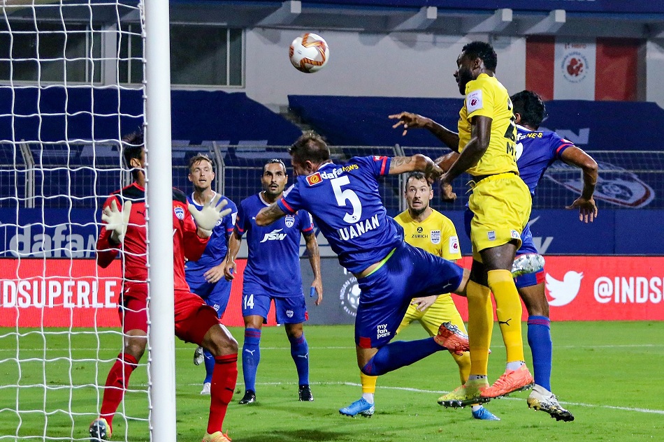 Indian Super League 7: बेंगलुरु को 3-1 से हराकर टॉप पर पहुंची मुम्बई सिटी