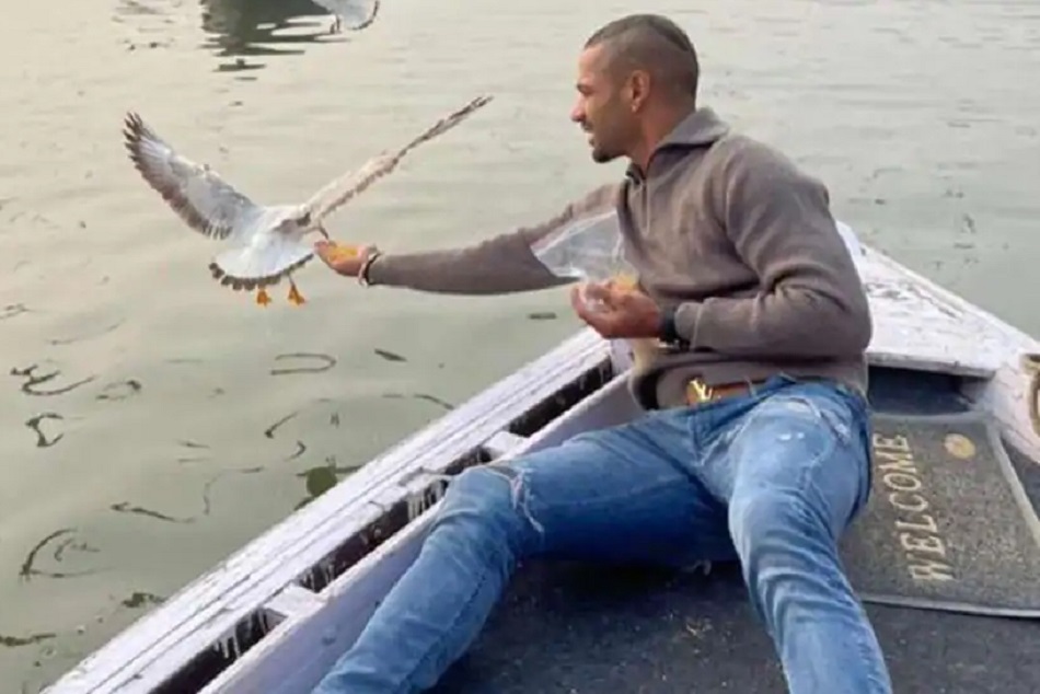 मुसीबत में फंसे शिखर धवन, वाराणसी में दर्ज हुआ केस