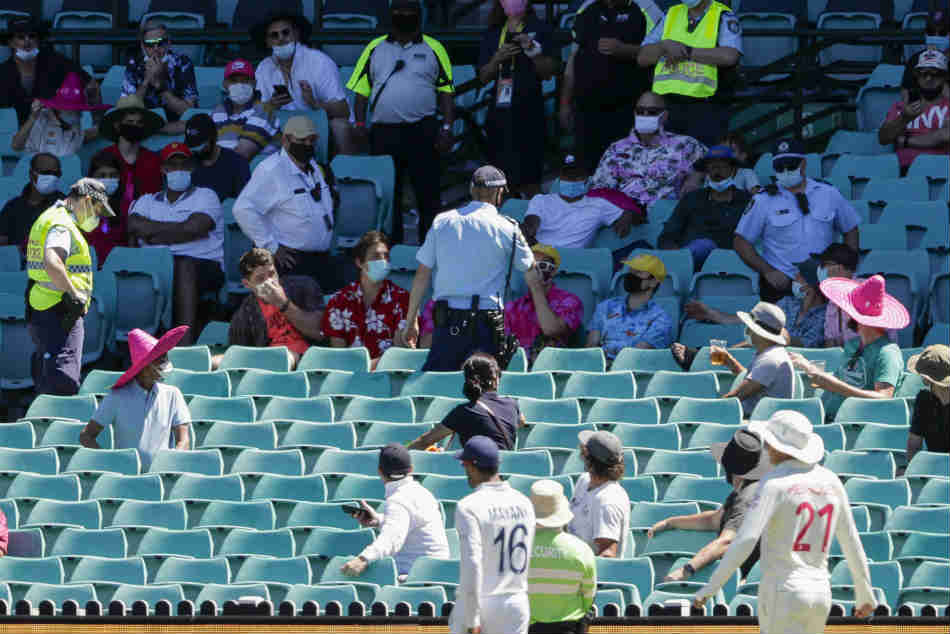 IND vs AUS: नस्लीय टिप्पणी पर क्रिकेट दिग्गजों ने दिखाया सख्त रुख, हर्षा भोगले ने की ये मांग