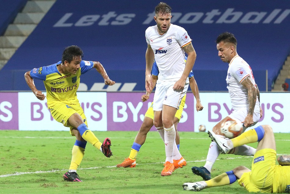 ISL 2020-21: जीत की राह पर लौटी केरला ब्लास्टर्स, राहुल के आखिरी मिनट गोल से हारी बेंगलुरू