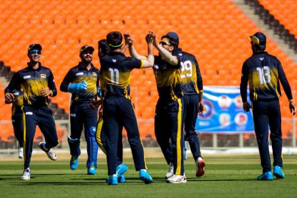 दुनिया के सबसे बड़े स्टेडियम खेला गया पहला मैच, जानें काैन टीम रही विजेता