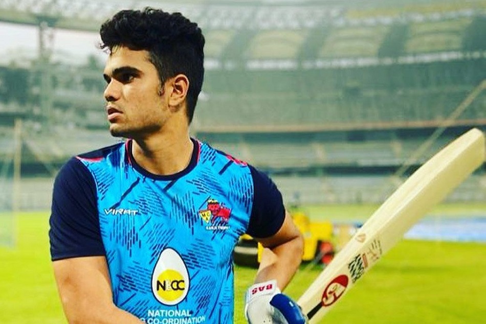 अर्जुन तेंदुलकर ने 1 ओवर में जड़े 5 छक्के, गेंदबाजी में भी किया कमाल