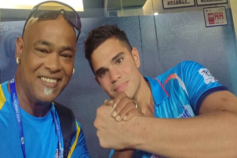 अर्जुन तेंदुलकर के समर्थन में उतरे विनोद कांबली, बोले- उसे प्रेरित करने की कोशिश करें