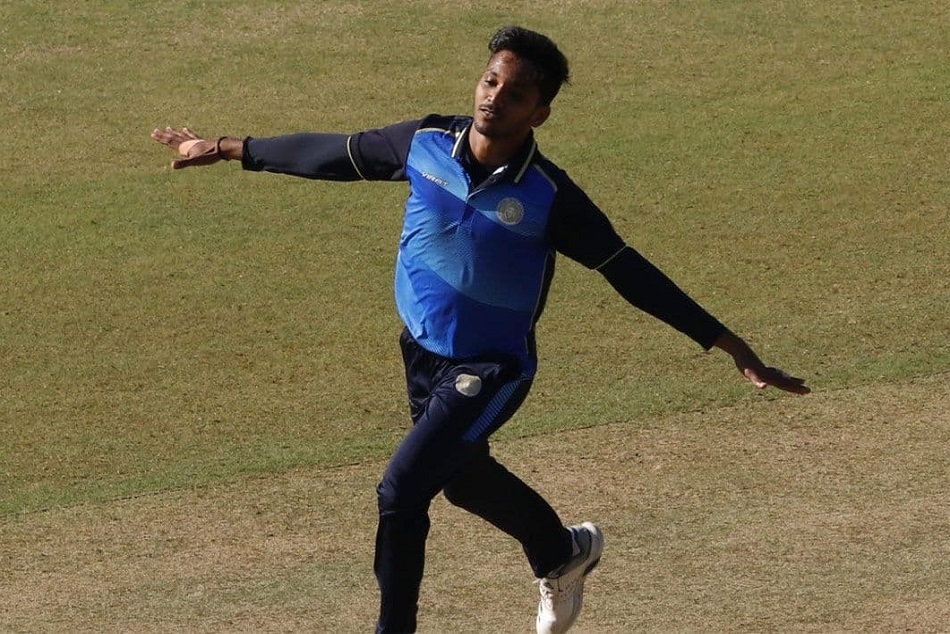 बाप चलाता था टेंपो, भाई ने की आत्महत्या, जानें चेतन सकारिया की कहानी