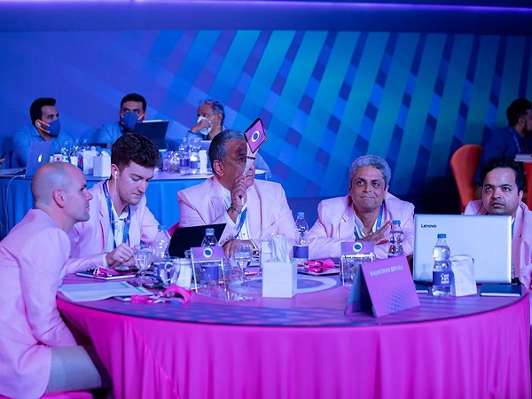 फिर हुए करोड़ों में 'सोल्ड'