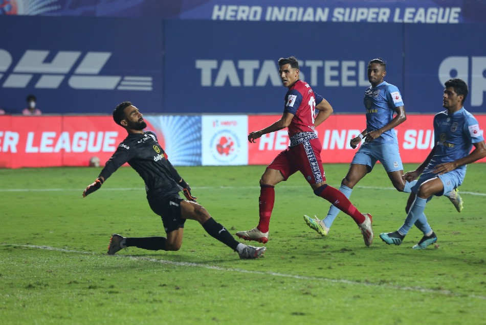ISL 2020-21: करो या मरो के मैच में जमशेदपुर ने मुंबई को पीटा, 2-0 से हराया