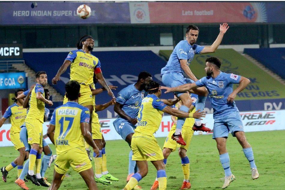 ISL 2020-21: पेनाल्टी शूटआउट में जीती मुंबई सिटी एफसी, केरला ब्लास्टर्स को 2-1 से हराया