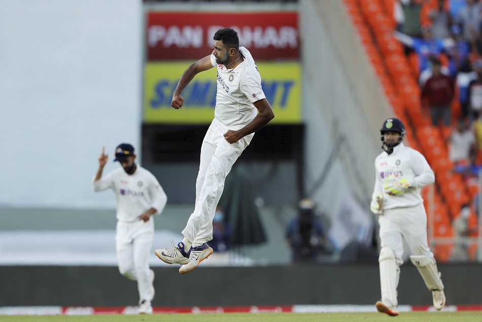 भारत ने 10 विकेट से जीता तीसरा टेस्ट, सीरीज में बनाई 2-1 की बढ़त