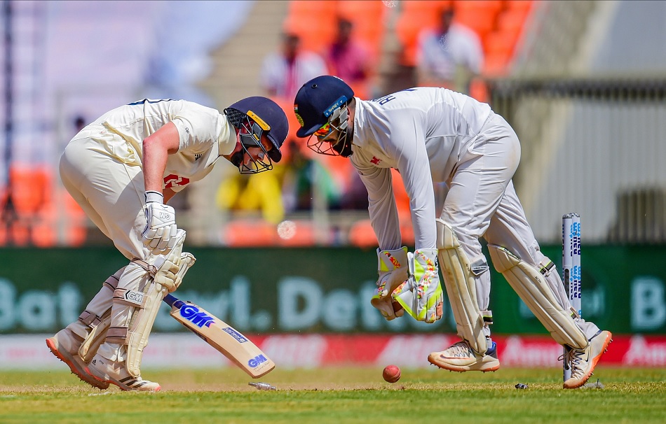 इंग्लैंड को दूसरी पारी में भी अक्षर-अश्विन ने लपेटा, जीत से महज 4 विकेट दूर भारत