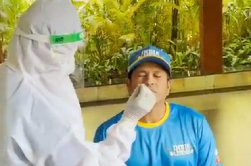 कोविड-19 टेस्ट के दौरान मेडिकल स्टॉफ के साथ सचिन तेंदुलकर ने किया प्रैंक- VIDEO