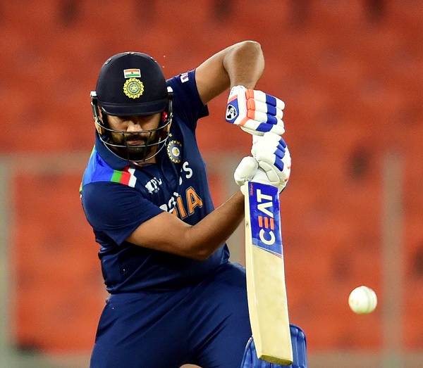 गेंद में पाया गया छेद-