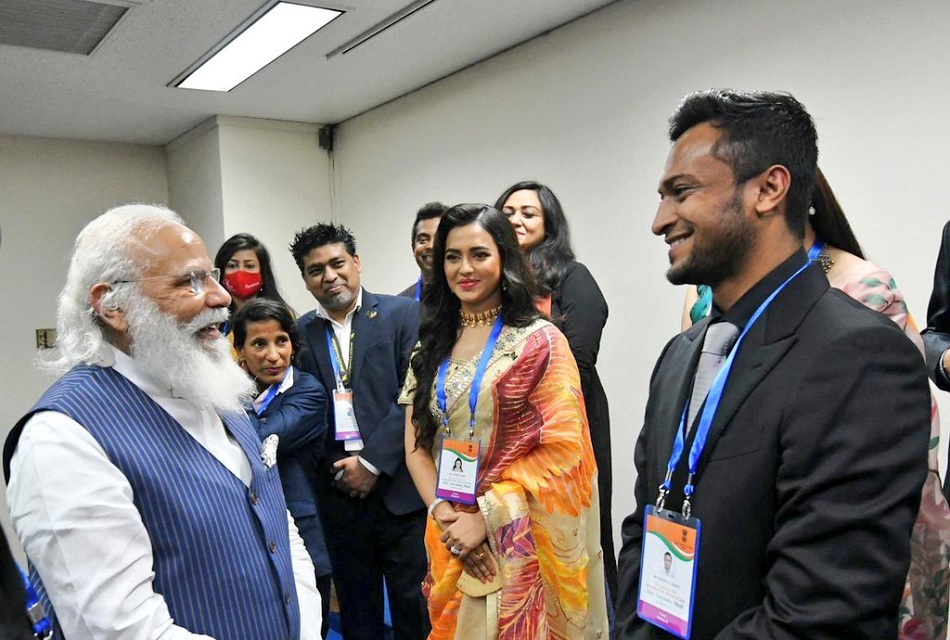 ढाका में पीएम नरेंद्र मोदी से मिले शाकिब-अल-हसन, प्रधानमंत्री की लीडरशिप को सराहा