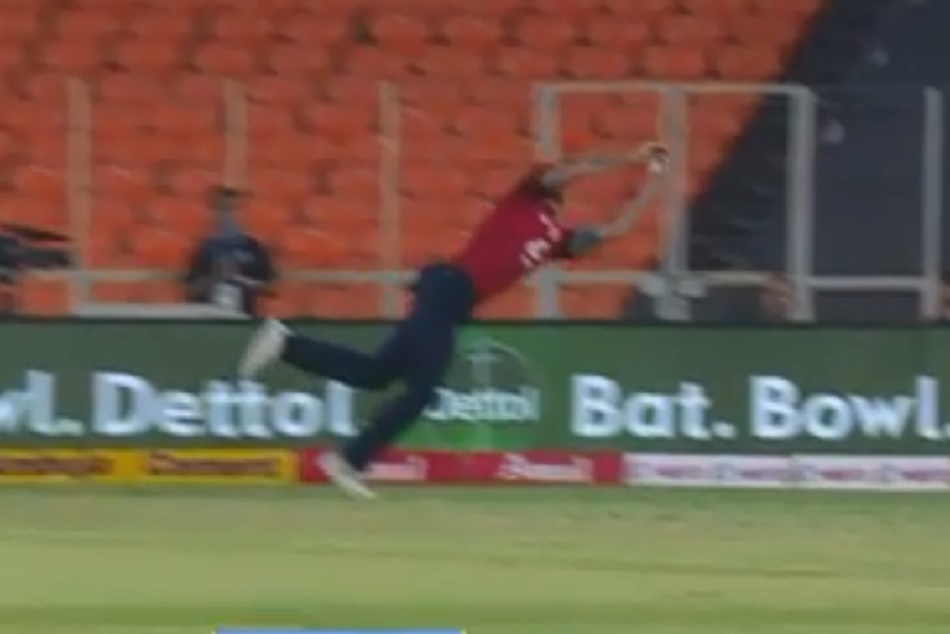 जब बेन स्टोक्स ने हवा में उड़ते हुए लपका हैरानी भरा कैच, वीडियो वायरल