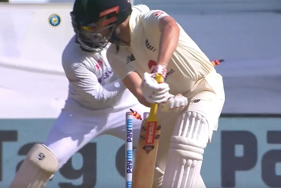 अक्षर पटेल के हाथों डोमिनिक सिबली यूं हुए 'क्लीन बोल्ड', अभी तक रहे पूरी तरह फेल