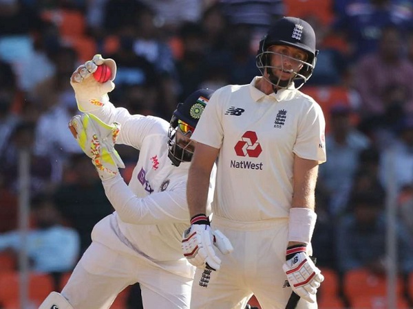 इंग्लैंड की पहली पारी 205 रनों पर समाप्त हुई