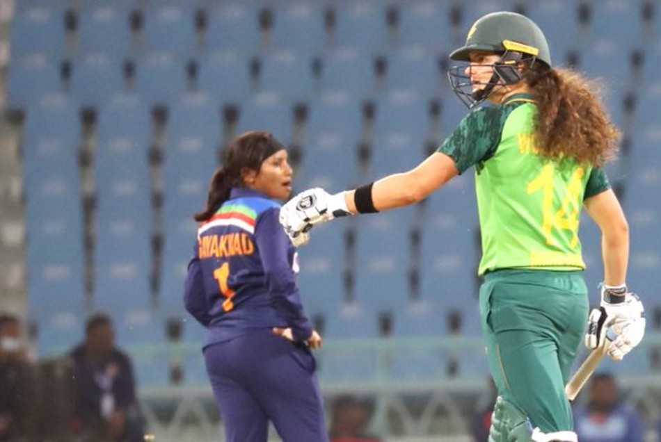 INDW vs SAW: रोमांचक मैच में आखिरी बॉल पर हुआ फैसला, साउथ अफ्रीका ने जीती टी20 सीरीज