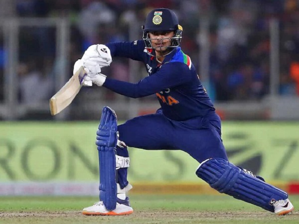 डेब्यू में मजबूत अर्धशतक