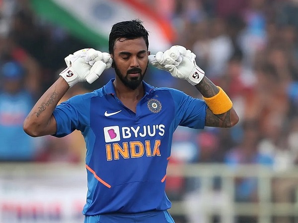 आंखें बंद कर मनाया जश्न