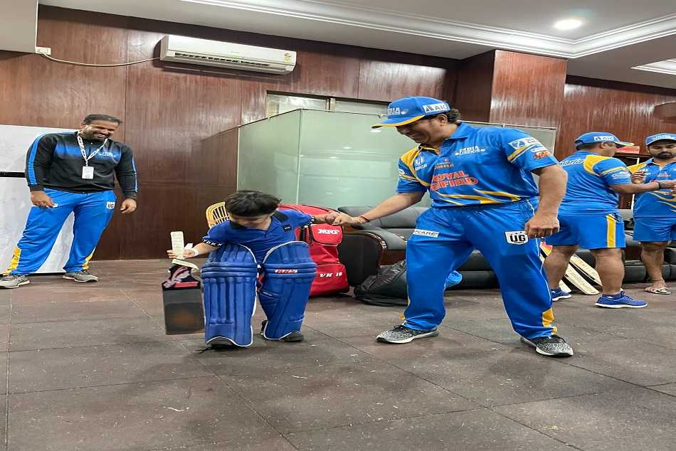 इरफान पठान ने अपने बेटे की सचिन तेंदुलकर संग शेयर की क्यूट फोटो, सोशल मीडिया पर वायरल