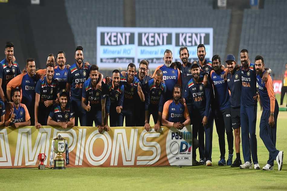 तीसरे वनडे में बना अनोखा रिकॉर्ड, दोनों टीमों ने बनाए 300 से अधिक रन, लेकिन...