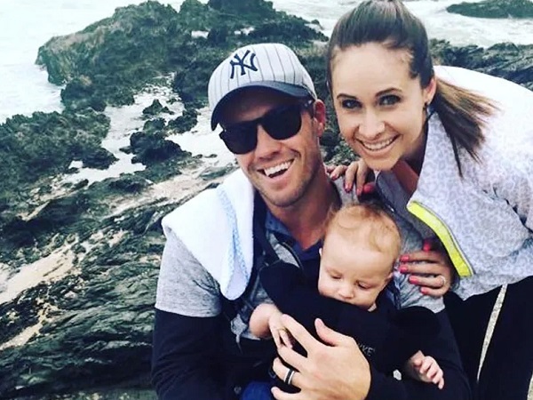 रोमांटिक है लव स्टोरी