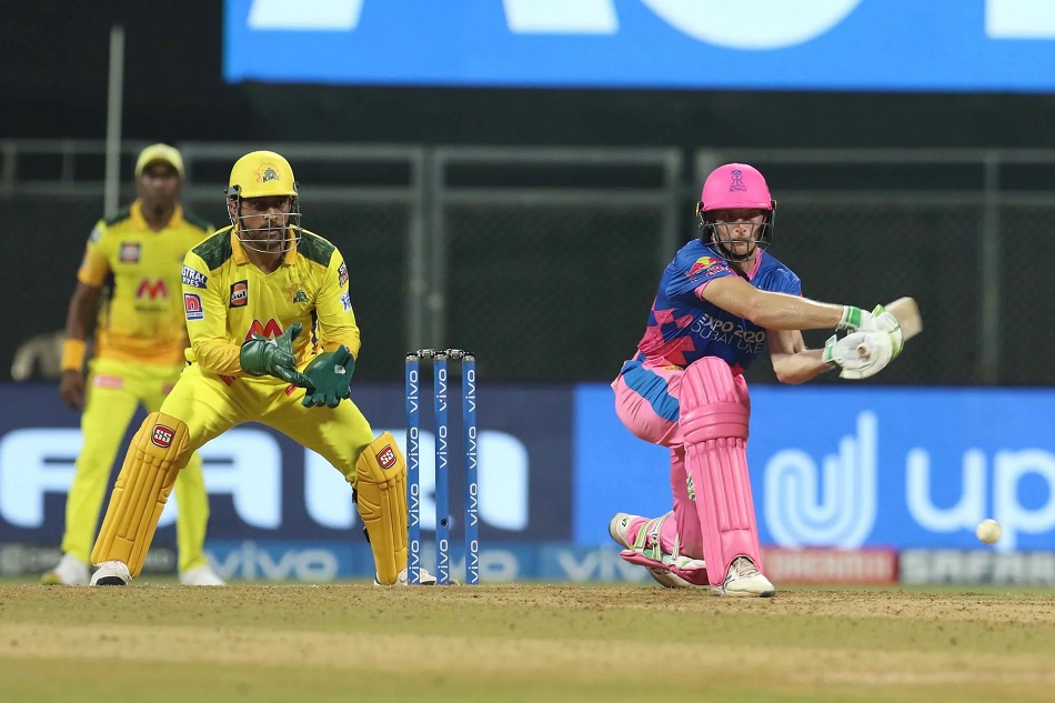 IPL 2021: बटलर के छक्के ने कैसे दी CSK को जीत, समझें वानखेड़े का ओस फैक्टर