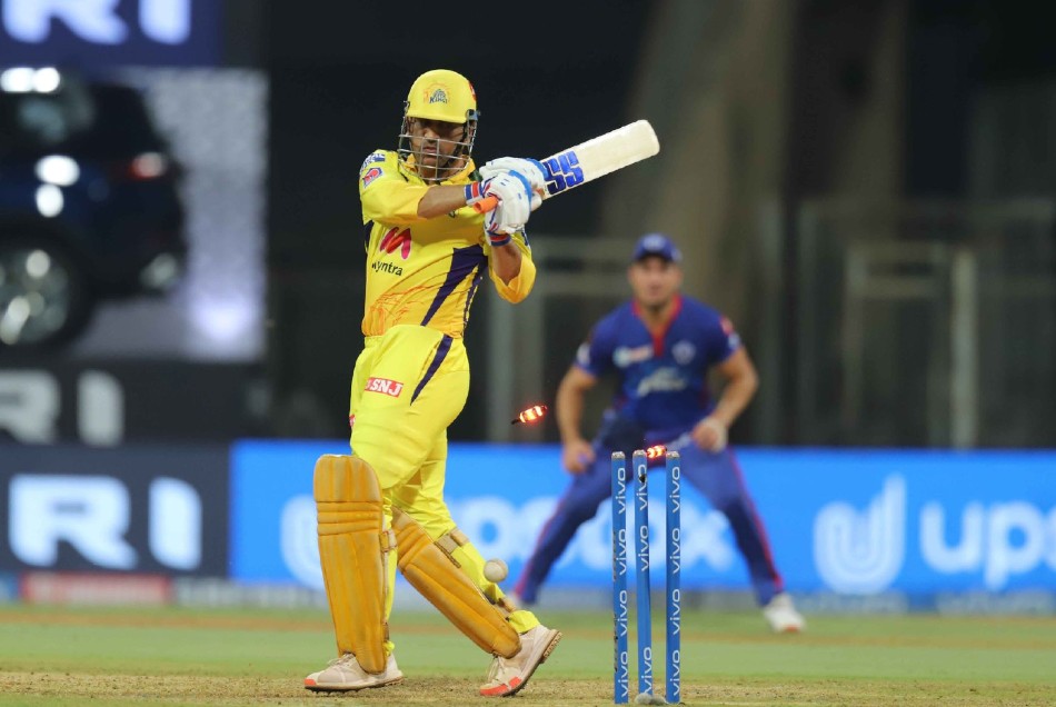 DC vs CSK: आवेश खान को मिला ड्रीम विकेट, बिना खाता खोले आउट हुए धोनी