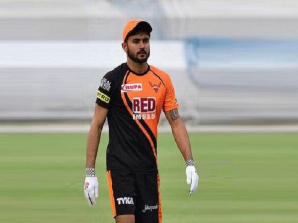 खराब शॉट खेलकर आउट हुए पांडे 