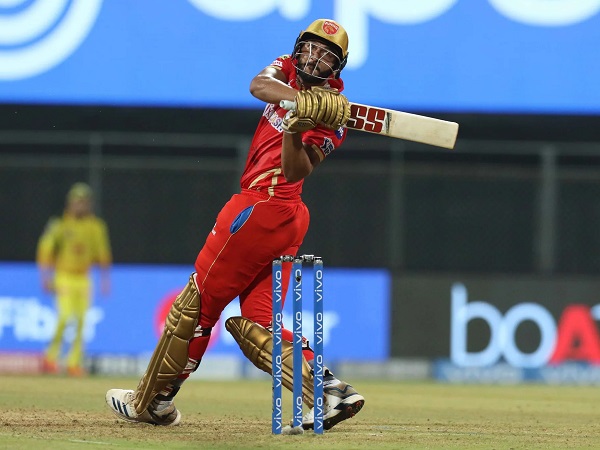 बड़े बल्लेबाज हुए आउट तो खुद की लड़ने की कोशिश