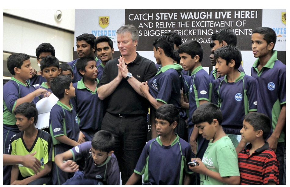 रेगिस्तान की रेत में क्रिकेट खेलते भारत के बच्चों का फोटो स्टीव वॉ को दिला गया ये अवॉर्ड