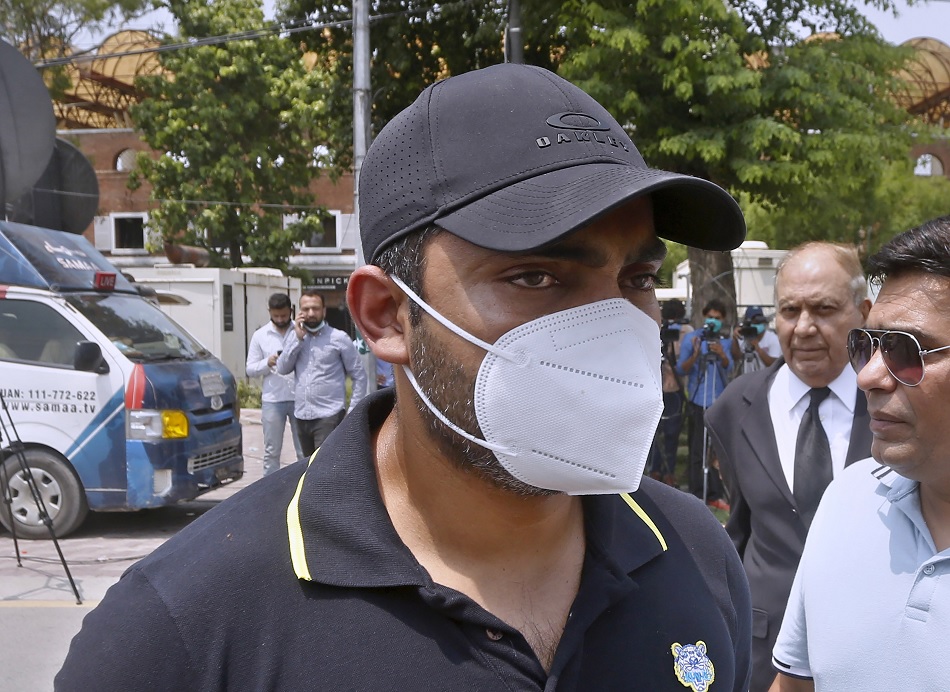 उमर अकमल ने PCB से की किस्तों में जुर्माना भरने की गुजारिश, बोर्ड ने कर दिया मना