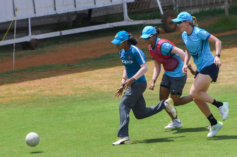 भारतीय महिला क्रिकेटर हैं विदेशी लड़कियों से कमजोर, फील्डिंग कोच ने कहा बहुत सुधार की जरूरत