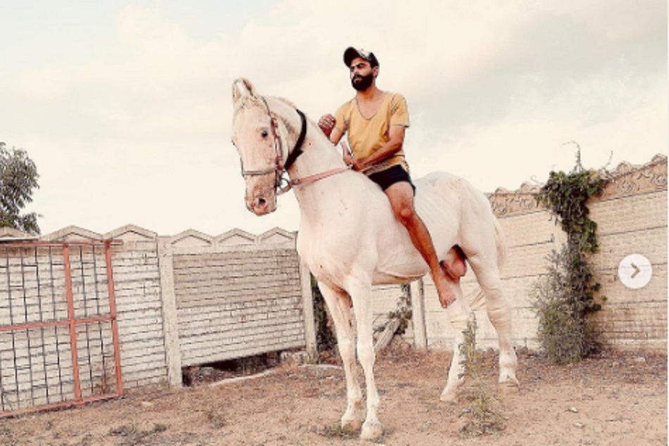 घर पहुंचते ही जडेजा ने की घुड़सवारी, वायरल हो रही हैं तस्वीरें