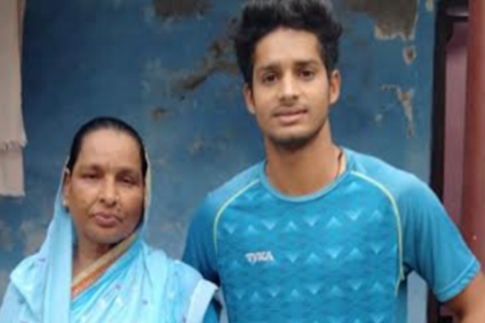 इस खिलाड़ी को 2 साल से वेतन नहीं मिला, भाई कोरोना पॉजिटिव है, मां को सांस की समस्या