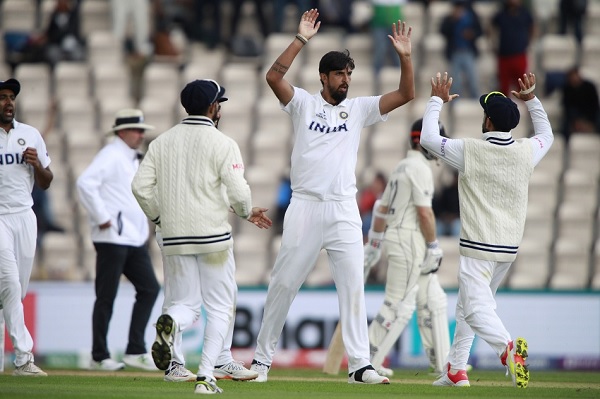 शमी व बुमराह को कोई स्विंग नहीं मिली- आकाश चोपड़ा