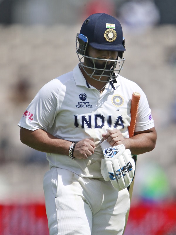 आकाश चोपड़ा ने कहा- पेसरों को ऐसे नहीं खेलते पंत