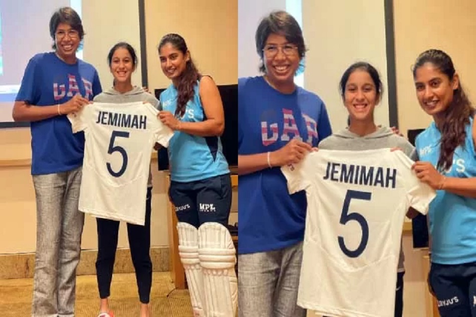 जर्सी भेंट करते समय पैड पहने नजर आईं मिताली, बोलीं- टेस्ट के लिए तैयार हूं