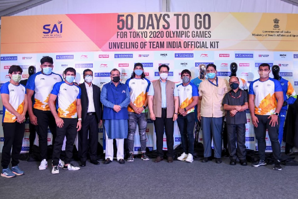 टोक्यो ओलंपिक्स के लिये भारत ने जारी की अपनी जर्सी, पीएम मोदी ने तैयारियों का लिया जायजा