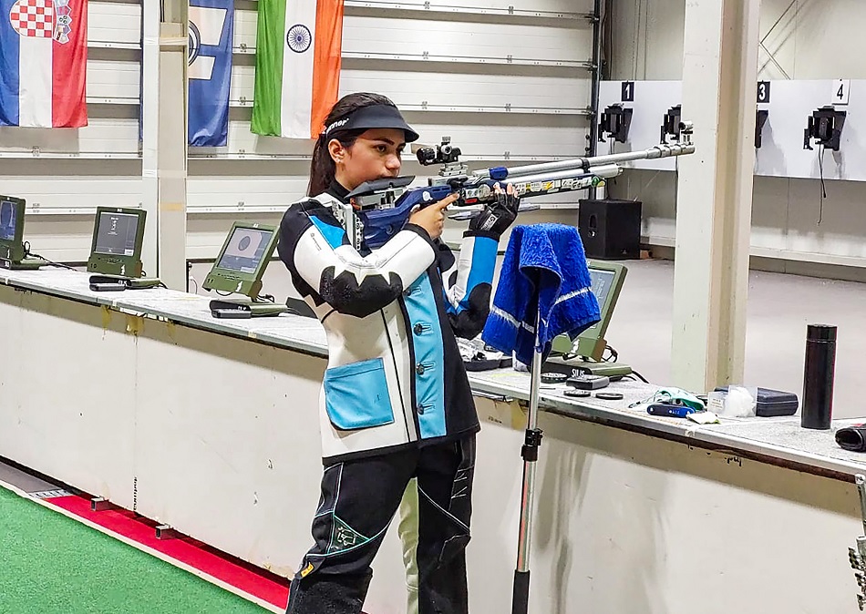 Tokyo 2020: 10m एयर राइफल क्वालिफिकशन राउंड से ही बाहर हुईं भारत की चंदेला और वलारिवन