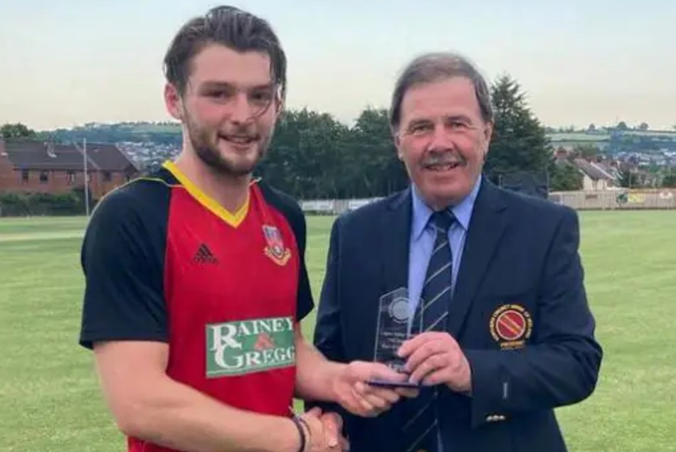 बड़े भाई ने ली हैट्रिक तो छोटे भाई ने लगाये 6 छक्के, आखिरी ओवर में ऐसे पलटा मैच